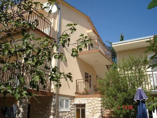 Apartments Nada Selce Esterno foto